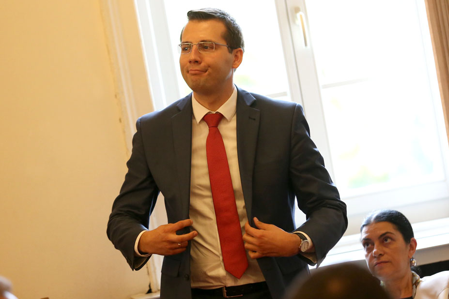 Депутат от ДПС се оплака от посещение по домовете довело